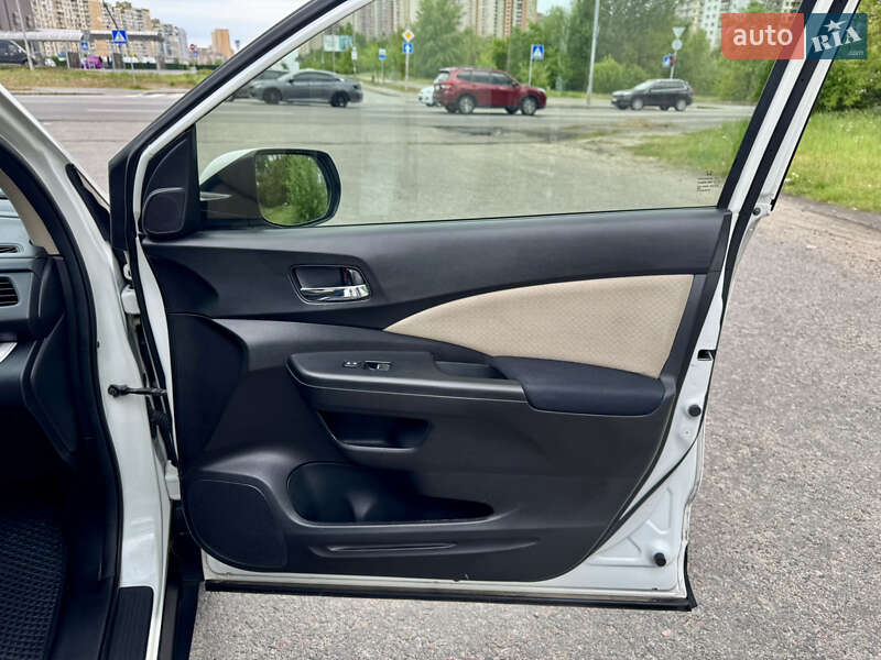 Позашляховик / Кросовер Honda CR-V 2015 в Києві