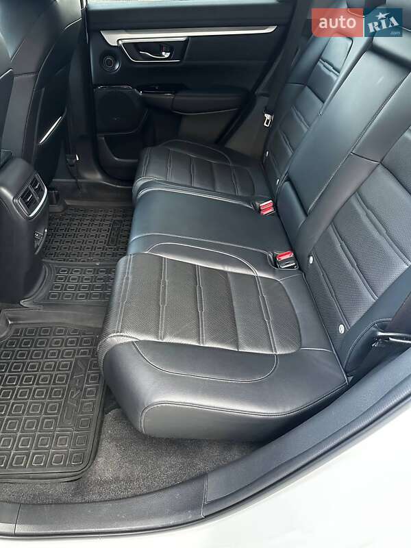 Внедорожник / Кроссовер Honda CR-V 2020 в Макарове