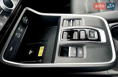Позашляховик / Кросовер Honda CR-V 2023 в 