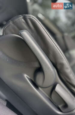 Позашляховик / Кросовер Honda CR-V 2010 в 