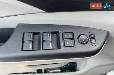Позашляховик / Кросовер Honda CR-V 2012 в 