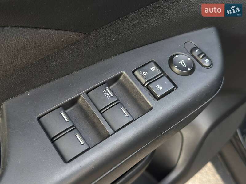 Внедорожник / Кроссовер Honda CR-V 2015 в Харькове