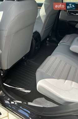 Внедорожник / Кроссовер Honda CR-V 2018 в 