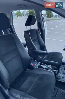 Позашляховик / Кросовер Honda CR-V 2010 в 