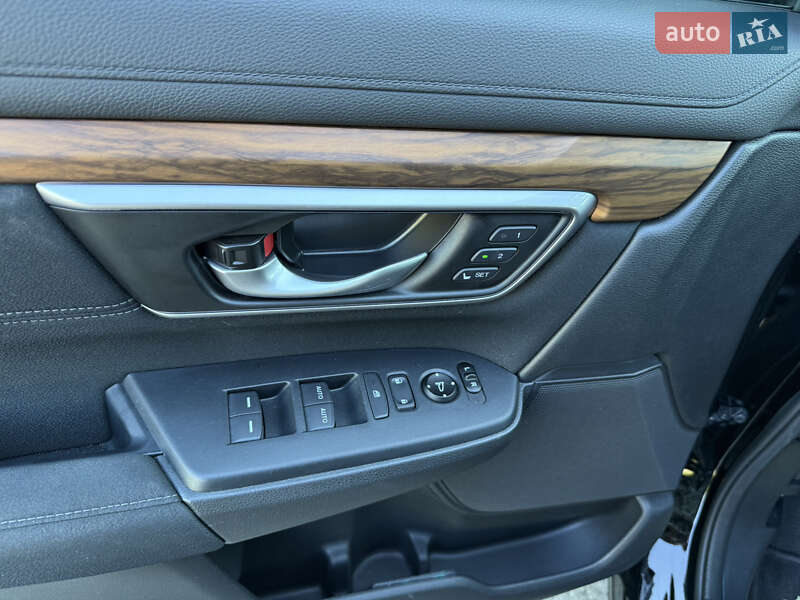 Внедорожник / Кроссовер Honda CR-V 2020 в Харькове