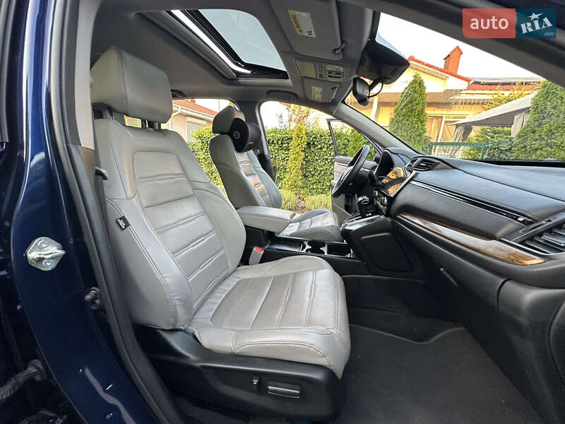Внедорожник / Кроссовер Honda CR-V 2017 в Одессе