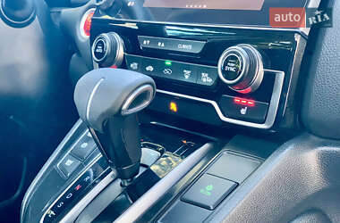 Внедорожник / Кроссовер Honda CR-V 2018 в 