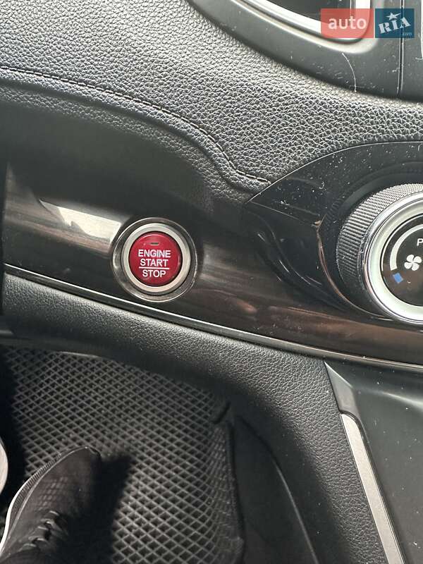 Позашляховик / Кросовер Honda CR-V 2015 в Львові фото 7 Позашляховик / Кросовер Honda CR-V 2015 в Львові