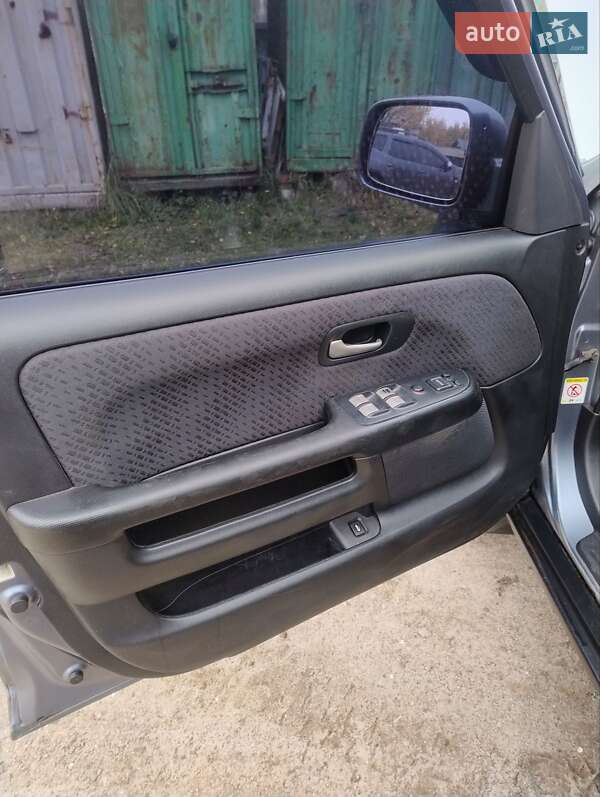 Внедорожник / Кроссовер Honda CR-V 2004 в Чернигове