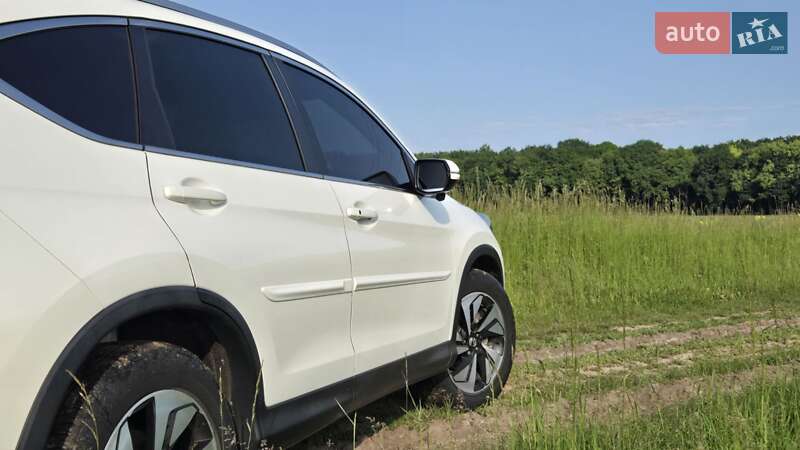 Позашляховик / Кросовер Honda CR-V 2015 в Києві