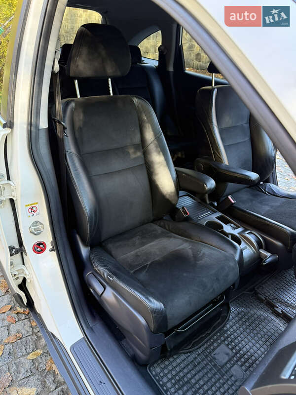 Внедорожник / Кроссовер Honda CR-V 2011 в Черновцах