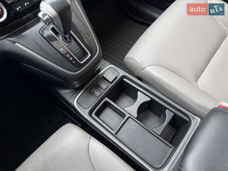 Позашляховик / Кросовер Honda CR-V 2016 в Києві