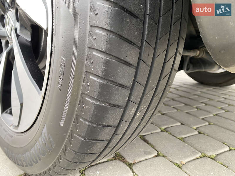 Позашляховик / Кросовер Honda CR-V 2015 в Чернівцях