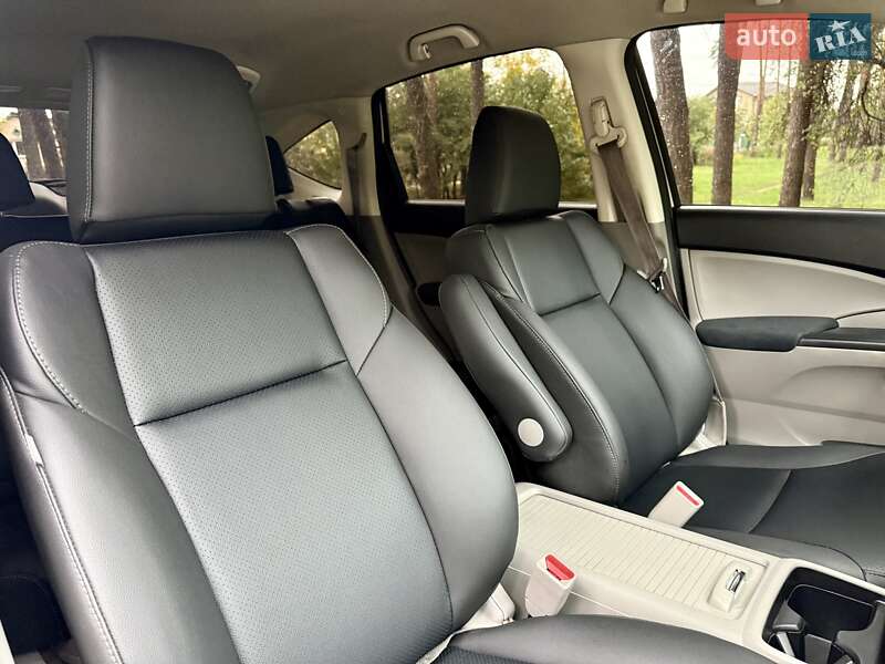 Позашляховик / Кросовер Honda CR-V 2015 в Києві