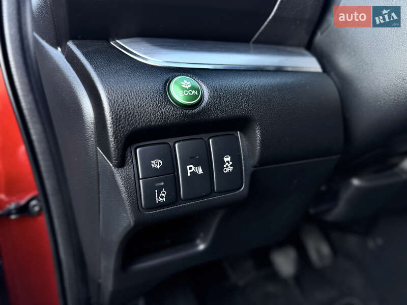 Внедорожник / Кроссовер Honda CR-V 2015 в Радивилове