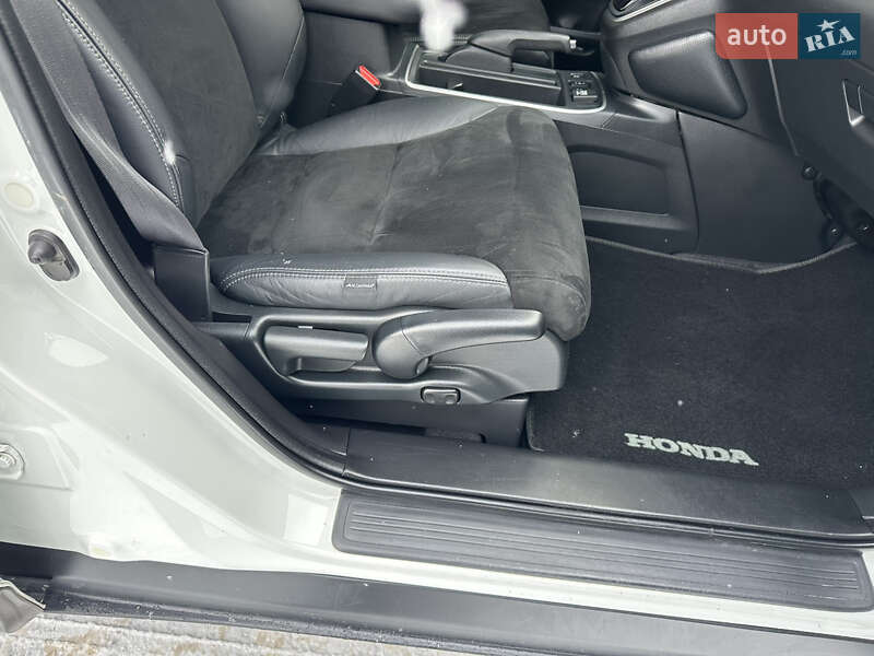 Внедорожник / Кроссовер Honda CR-V 2017 в Киеве