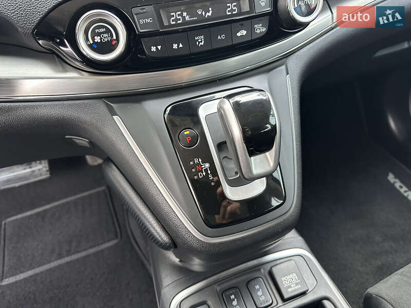 Внедорожник / Кроссовер Honda CR-V 2017 в Киеве