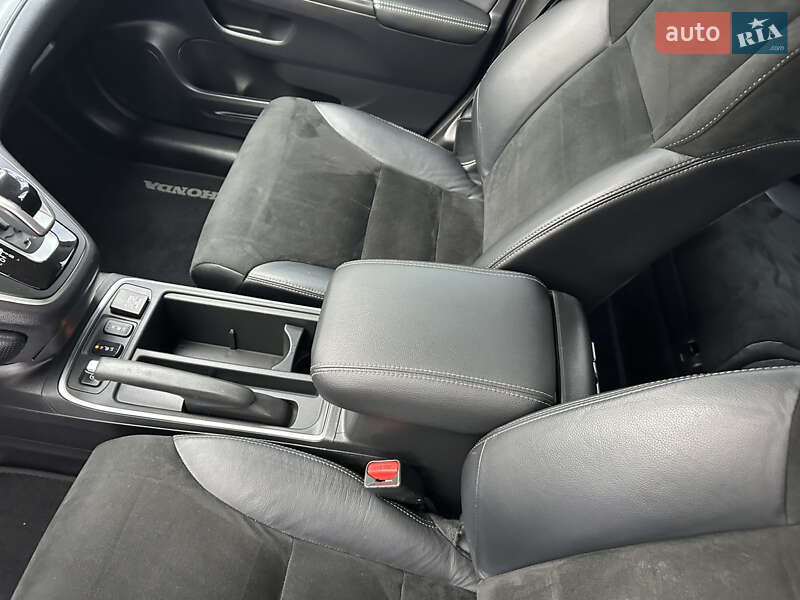 Внедорожник / Кроссовер Honda CR-V 2017 в Киеве