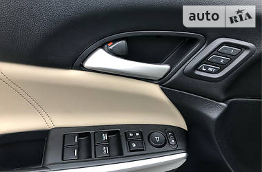 Позашляховик / Кросовер Honda Crosstour 2013 в 