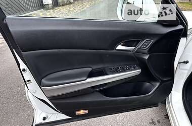 Позашляховик / Кросовер Honda Crosstour 2013 в 