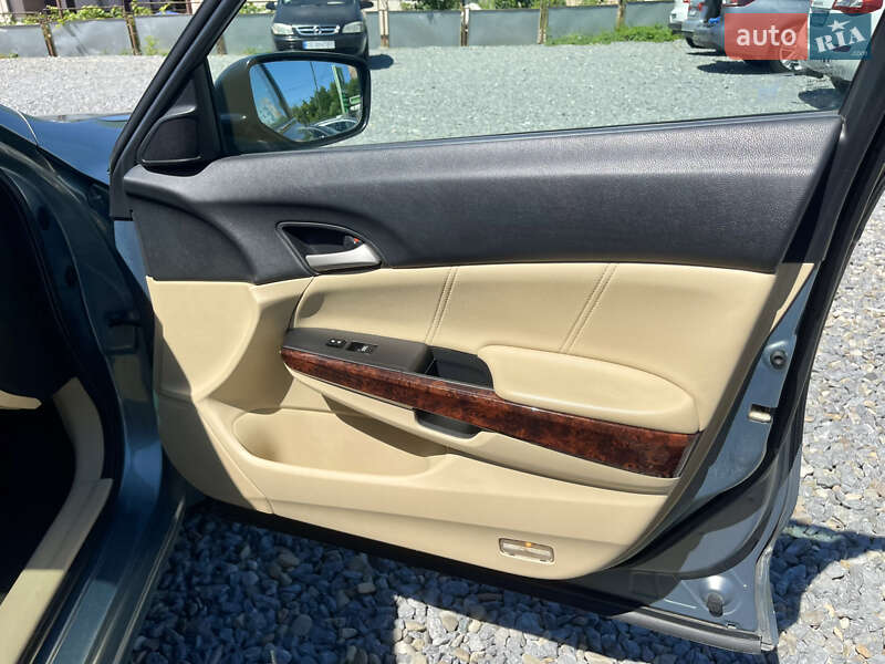 Позашляховик / Кросовер Honda Crosstour 2010 в Чернівцях