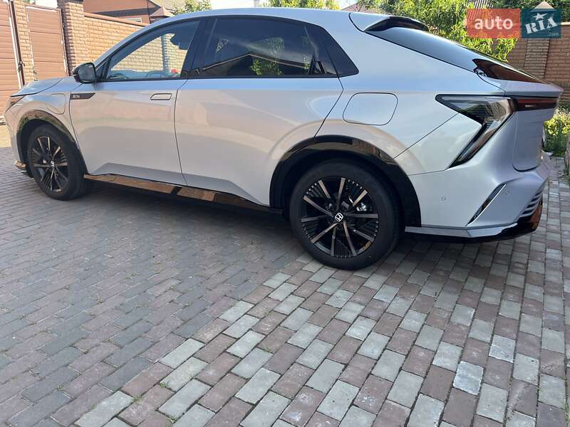 Внедорожник / Кроссовер Honda e:NP2 2024 в Киеве