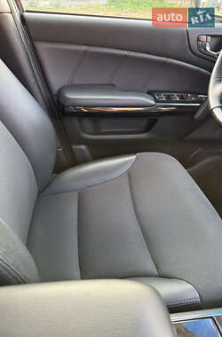 Минивэн Honda Elysion 2012 в 