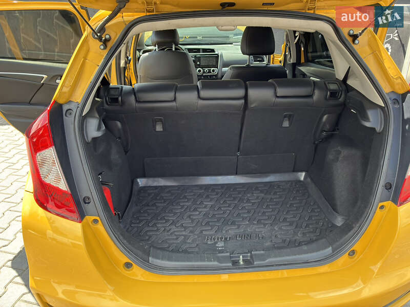 Хэтчбек Honda Fit 2017 в Киеве