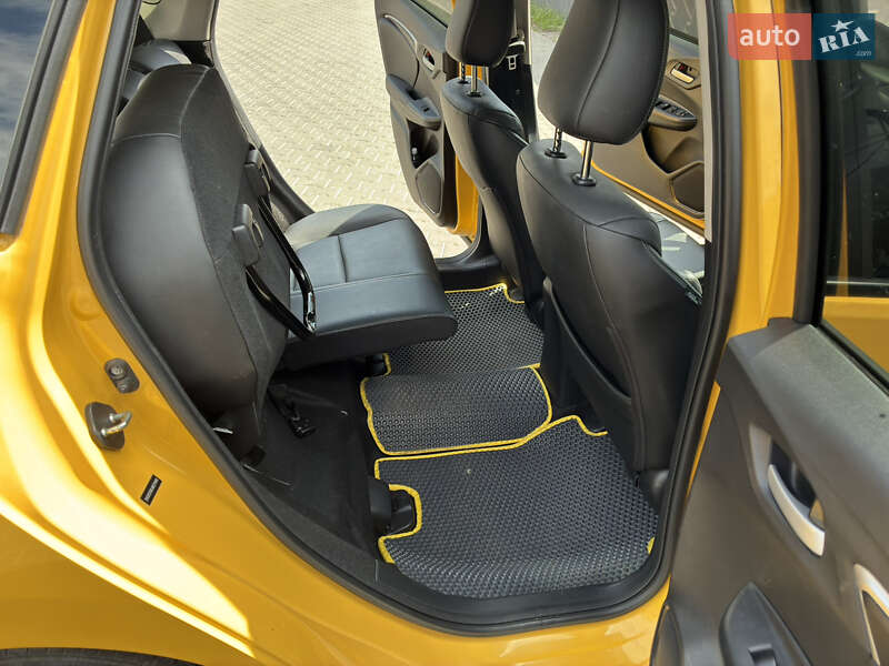 Хэтчбек Honda Fit 2017 в Киеве