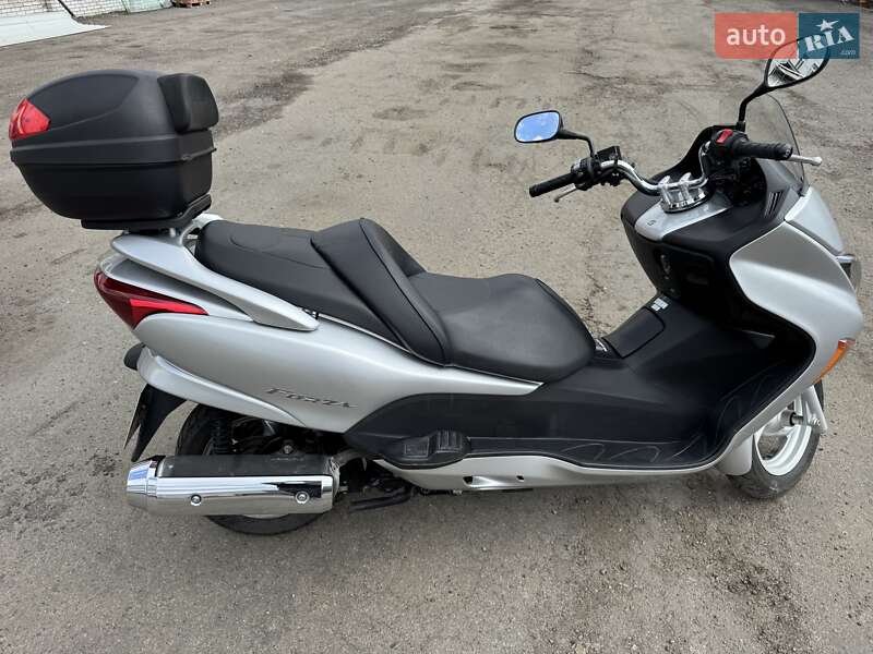 Макси-скутер Honda Forza 250 2005 в Киеве