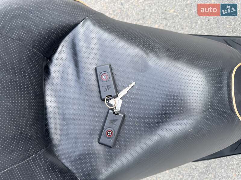 Макси-скутер Honda Forza 250 2006 в Днепре