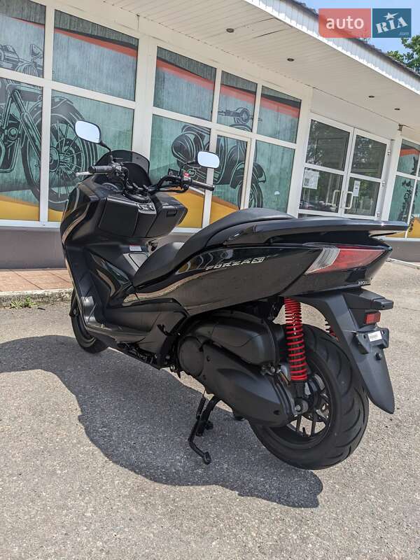 Максі-скутер Honda Forza 250 2013 в Кременчуці