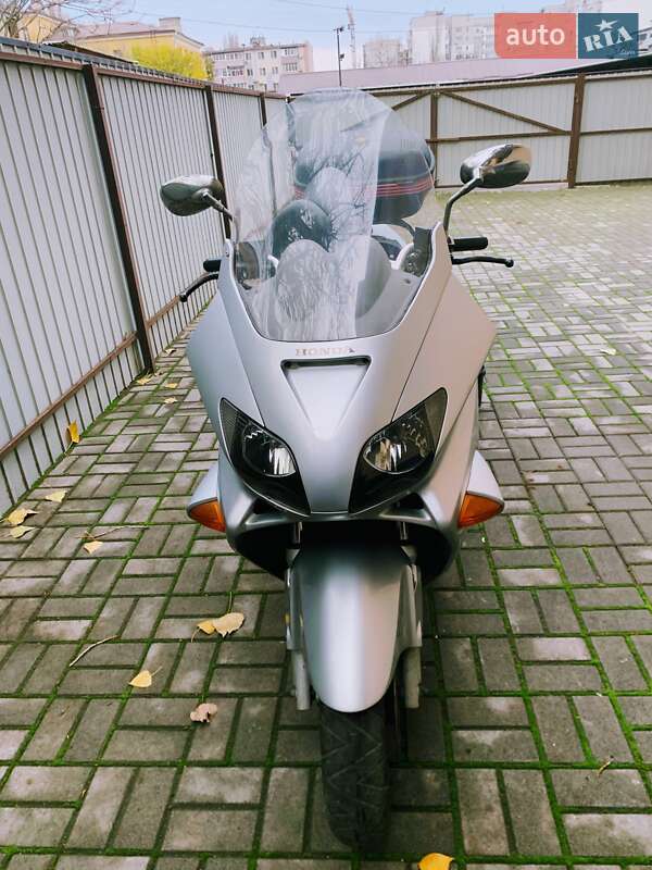 Максі-скутер Honda Forza 250 2003 в Дніпрі