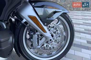Мотоцикл Круизер Honda GL 1800 Gold Wing Tour 2021 в  фото 43 Мотоцикл Круизер Honda GL 1800 Gold Wing Tour 2021 в