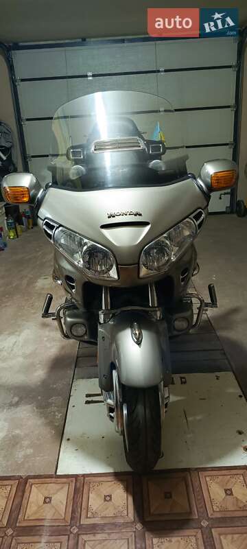 Мотоцикл Туризм Honda GL 1800 Gold Wing 2004 в 