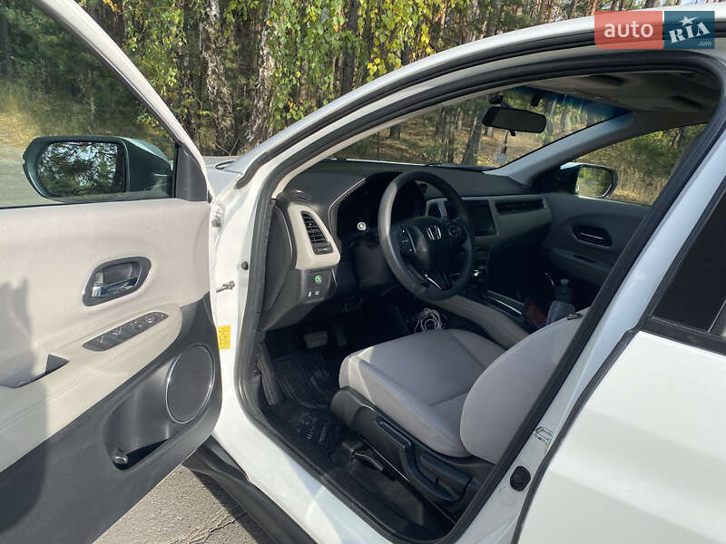 Позашляховик / Кросовер Honda HR-V 2015 в Вараші