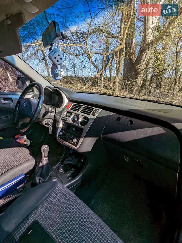 Внедорожник / Кроссовер Honda HR-V 2004 в Каневе
