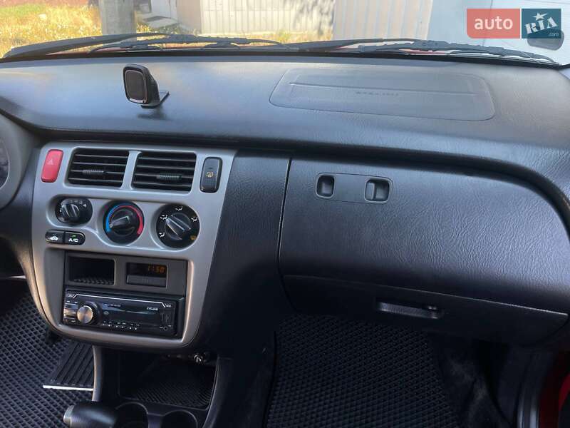 Внедорожник / Кроссовер Honda HR-V 2004 в Николаеве