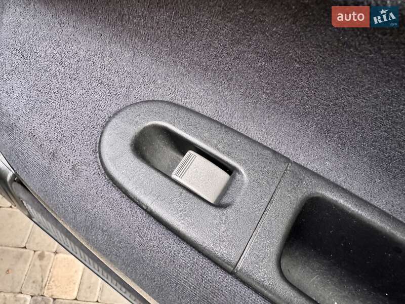 Позашляховик / Кросовер Honda HR-V 2005 в Одесі фото 43 Позашляховик / Кросовер Honda HR-V 2005 в Одесі