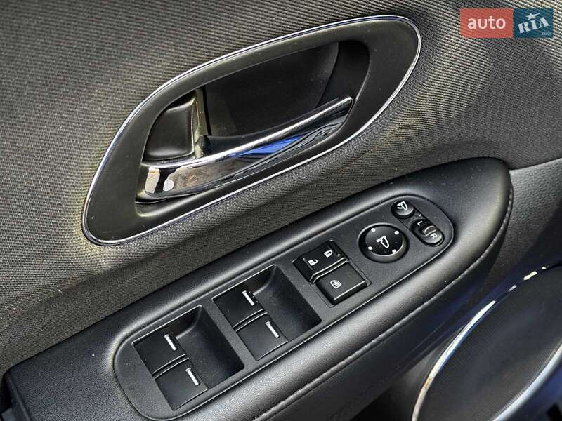 Внедорожник / Кроссовер Honda HR-V 2018 в Киеве