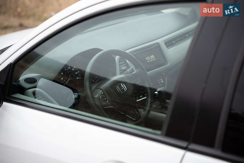 Внедорожник / Кроссовер Honda HR-V 2015 в Киеве