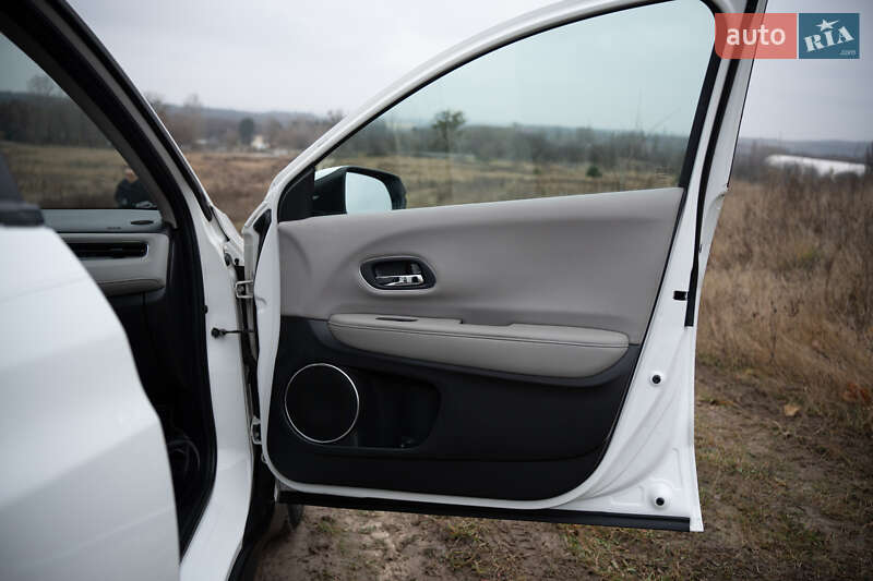 Внедорожник / Кроссовер Honda HR-V 2015 в Киеве