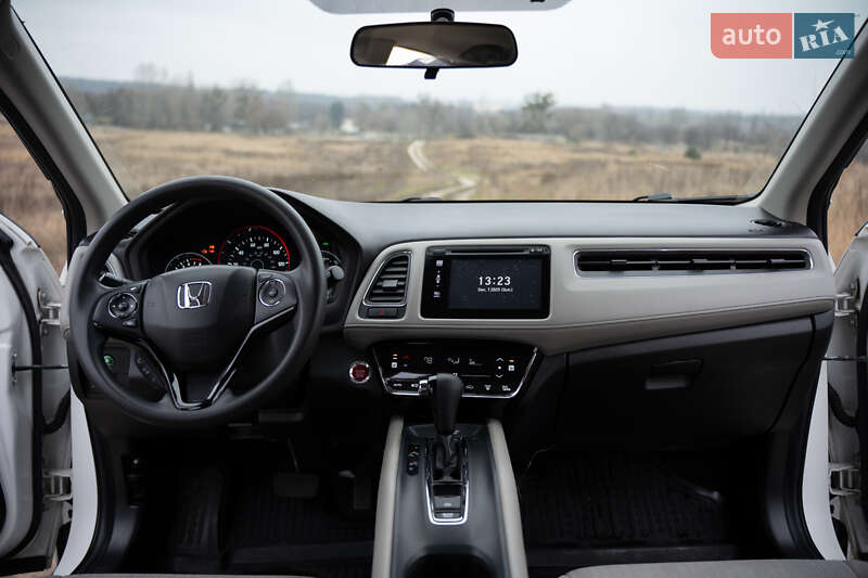 Внедорожник / Кроссовер Honda HR-V 2015 в Киеве