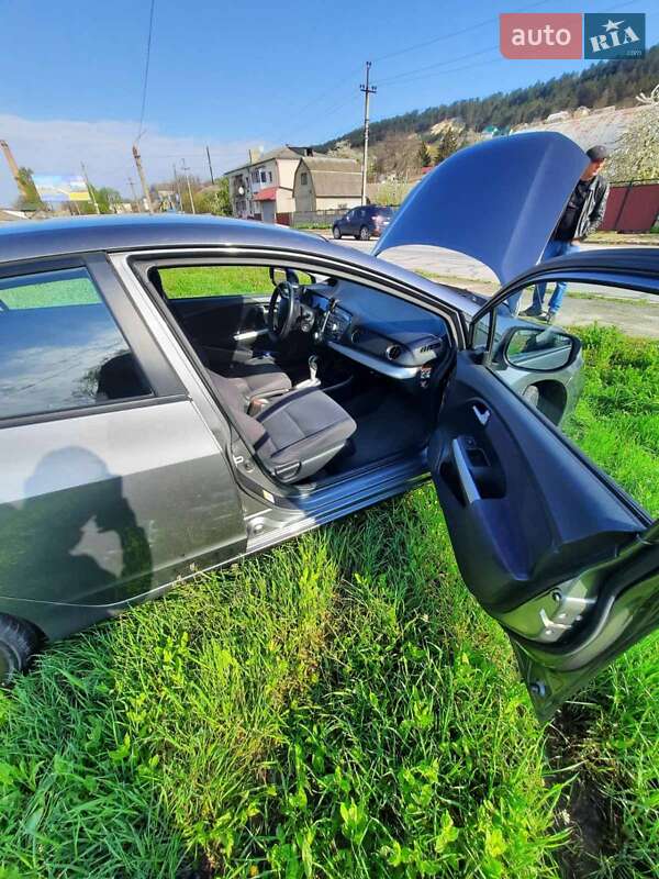 Хэтчбек Honda Insight 2012 в Могилев-Подольске