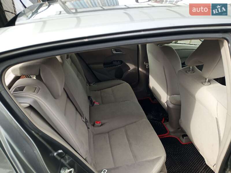 Хэтчбек Honda Insight 2014 в Киеве
