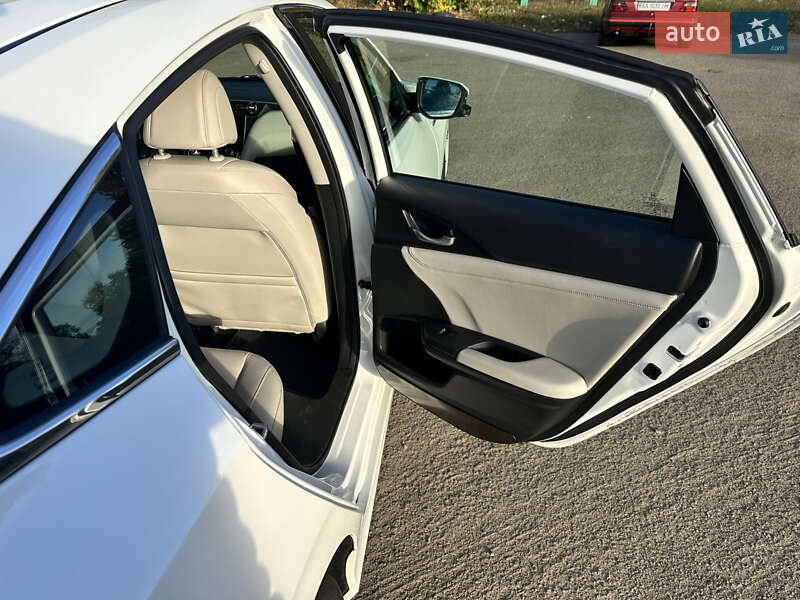 Седан Honda Insight 2018 в Киеве