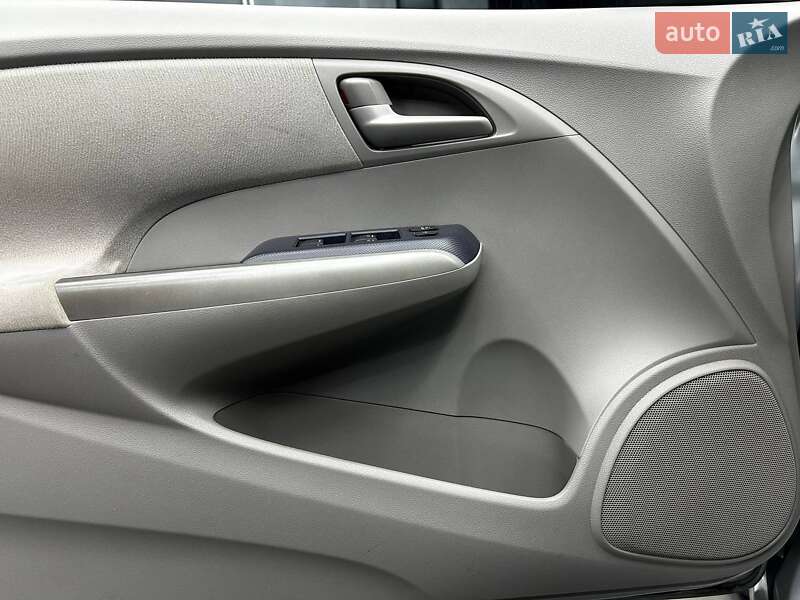 Хетчбек Honda Insight 2010 в Чернівцях фото 7 Хетчбек Honda Insight 2010 в Чернівцях