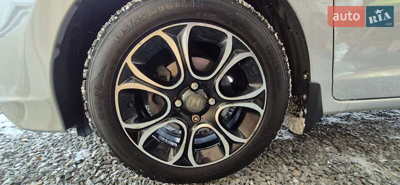 Хэтчбек Honda Insight 2013 в Умани