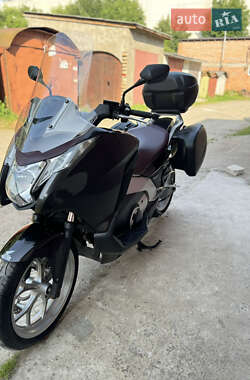 Мотоцикл Спорт-туризм Honda Integra 700 2012 в 
