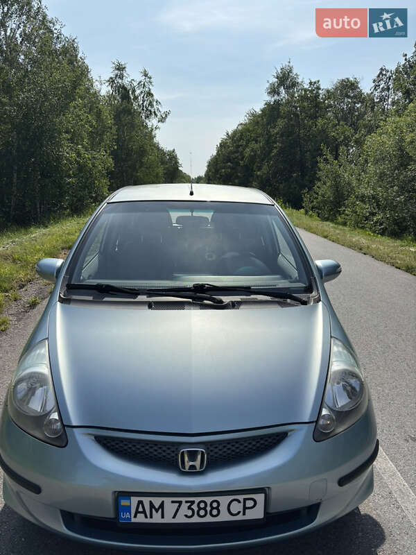 Хэтчбек Honda Jazz 2005 в Романове